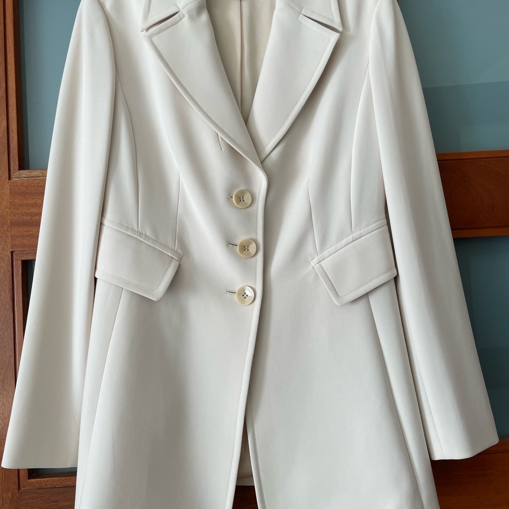 St. John white tailored blazer Size 6
